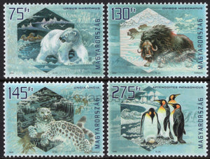 Hungary. 2009 Fauna of the Polar Regions. Iridescent. MNH